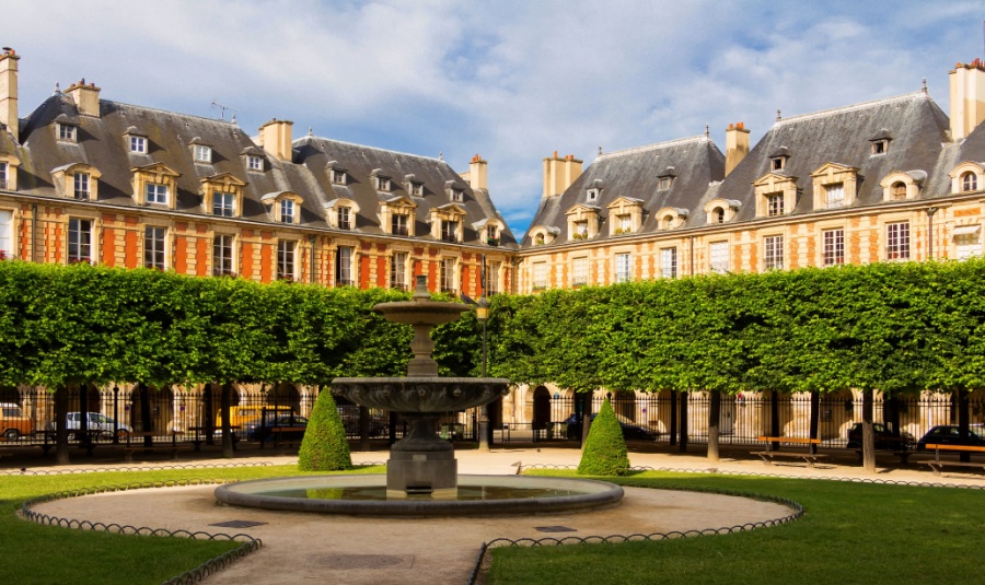 la place des vosges a paris